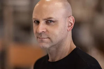 Ballettchef des Theaters Plauen-Zwickau, Sergei Vanaev, im Interview: "Vielleicht bin ich ein Utopist" - Sergei Vanaev, seit aktueller Spielzeit Ballettdirektor am Theater Plauen-Zwickau, hat einst die harte Schule der Ballettakademie des Bolschoi-Theaters in Moskau durchlaufen. Seit gut 30 Jahren lebt er in Deutschland.