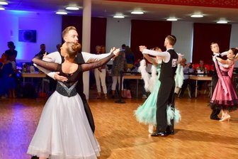 Ballnacht mit prominentem Besuch in Limbach-Oberfrohna - Profitänzer wollen, wie hier bei einer früheren Veranstaltung, zur anstehenden Ballnacht in Limbach-Oberfrohna ihr Können zeigen.