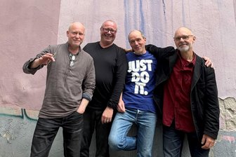 Bandleader Jens Pflug singt in Zwickau Lieder von Manfred Krug - Die Swing Serenaders mit Jens Pflug, (2. v. l.) spielen in Zwickau.