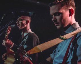 Bandwettbewerb: Lunzenauer Duo "Mathews & Miller" sichert sich Ticket für Bundesfinale - Niklas Matthes (rechts) und Alec Mühler aus Lunzenau haben als Duo "Mathews & Miller" das sächsische Landesfinale des Wettbewerbs Band Clash für sich entschieden.