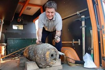 Thomas Lange vom Kampfmittelbeseitigungsdienst nach der Entschärfung der 1944 hergestellten Fünf-Zentner-Bombe. Im Falle einer Detonation hätten Druck und Splitter laut dem 61-Jährigen im Umkreis von 500 Metern zu erheblichen Schäden an Fenstern und Häuserwänden geführt.