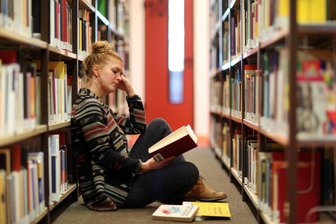 Bangen um Plauener Kultureinrichtungen: „Die Mitarbeiter machen einen guten Job“ - Die Vogtlandbibliothek an der Neundorfer Straße beschreibt der Kulturbetrieb als Erfolgsmodell: Knapp 900 Neuanmeldungen hat es dort im Vorjahr gegeben.
