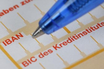 Bankangestellte bewahrt Seniorin vor hohem Betrugsschaden -