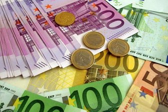 Bankangestellte verhindert Betrug - Polizei stellt Tatverdächtigen -