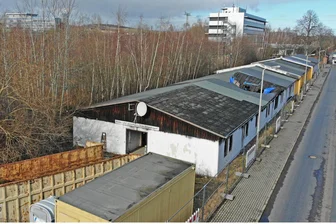 Baracke hat keine Zukunft mehr: Regenbogenhaus in Zwickau wird abgerissen - Bevor das Regenbogenhaus abgerissen wird, muss es entrümpelt werden.