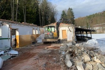 Barrierefrei aufs stille Örtchen: Fußballer aus dem Erzgebirge hoffen dafür auf Unterstützung - Die Toilettenanlage im Thalheimer Waldstadion soll barrierefrei werden.