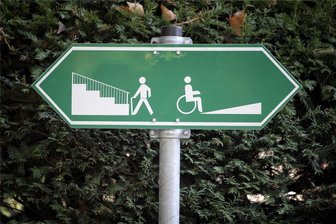 Barrierefreie Lösungen für behinderte Menschen: Plauen bewirbt sich um Preis - Nicht nur Rolli-Fahrer sollen es künftig leichter haben in Plauen, auch Sehbehinderte und Hörgeschädigte.
