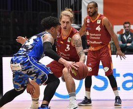 Basketball: Sieg gegen Karlsruhe - Niners geben sich keine Blöße - Malte Ziegenhagen in Aktion.