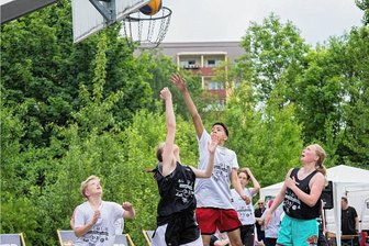 Basketball-Spektakel in Plauen: Die 3x3-Elite hat sich angemeldet - Auf dem Basketballplatz im Chrieschwitzer Hang wird am Wochenende wieder einiges los sein. Ein Quali-Turnier für die Deutsche Meisterschaft steht wie schon im Vorjahr in der Basketballvariante 3x3 an. 