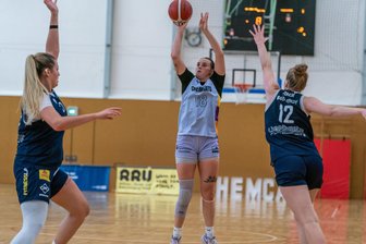 Basketballerinnen der Chemcats Chemnitz unterliegen Topteams: „Haben wirklich gute Spiele abgelegt“ - Die Chemcats um Erin Stroberg haben in Leverkusen und Göttingen verloren.