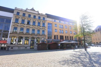 Bass und Beiträge: Linke veranstalten „Kultur-Rave-Event“ in Zwickauer Innenstadt - Auf dem Zwickauer Kornmarkt heißt es am Samstag: „Solidarität bebt im Bass“.