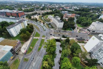 Bau der Bahnstrecke nach Limbach-Oberfrohna: CVAG kündigt Einschränkungen für Busse und Bahnen an - Am Falkeplatz beginnen die Bauarbeiten am 2. Februar. Die Straßenbahnlinie 1 kann dann vorerst nicht mehr passieren.