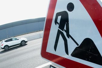 Bauarbeiten am Auer Stadion: Sperrung der B 169 verzögert sich - 