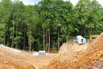 Bauarbeiten an der B 171 bei Zöblitz: Felssicherung soll bald beginnen - 42.000 Kubikmeter Felsgestein werden in beiden Bauabschnitten entlang der B 171 abgetragen. Die Straße wird verbreitert und führt künftig dreispurig am Bahnhofsberg entlang.
