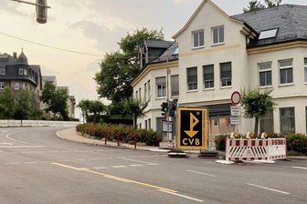 Bauarbeiten an der B 180 zwischen Niederwürschnitz und Lugau verzögern sich - Die Kreuzung der B 180 mit der Chemnitzer Straße in Niederwürschnitz. Eine Durchfahrt nach Lugau ist weiterhin nicht möglich.