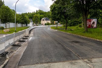 Bauarbeiten an der Bundesstraße 169 in Bad Schlema: Ein Teilstück kann früher freigegeben werden - Ein Teilstück der B 169 in Bad Schlema kann früher als geplant wieder freigegeben werden.