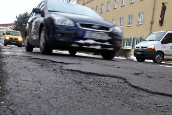 Bauarbeiten auf dem Glauchauer Stadtring - Die Pestalozzistraße in Glauchau ist in einem äußerst maroden Zustand.