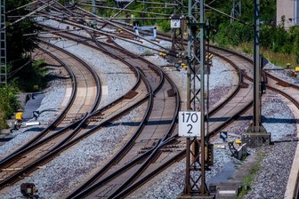 Bauarbeiten: Behinderungen auf Zugstrecken von und nach Chemnitz - Wegen Bauarbeiten der Deutschen Bahn kommt es in der kommenden Woche zu Behinderungen.