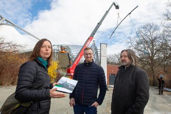 Bauarbeiten im Plauener Parktheater: Bühne erhält nun ihr neues Dach - Freuen sich aufs Dach der Parktheater-Bühne: Jana Eichler, Tobias Kämpf und Ronny Bley (v. l.).