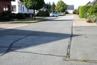 Bauarbeiten in Altmittweida: Sperrung von Straße und Parkbuchten - Rosenweg: Die Altmittweidaer Gemeinderäte haben zusätzliches Geld für die Sanierung bewilligt.