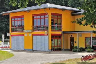 Bauarbeiten in der Schwarzenberger Ritter-Georg-Halle dauern noch einige Wochen - Die Ritter-Georg-Halle in Schwarzenberg soll nach Beseitigung der Flutschäden Ende November wieder nutzbar sein. Foto: Harald Wunderlich
