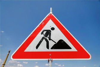 Bauarbeiten in Falkenstein: Busse fahren anders - Wegen Bauarbeiten ist ab Montag die Grünbacher Straße in Falkenstein gesperrt.