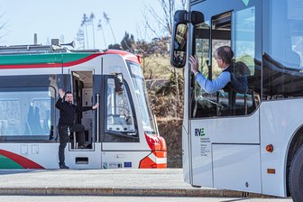 Bauarbeiten: Totalausfall bei der Bahn im Raum Zwickau, Chemnitz, Freiberg - Was Bahnreisende dazu wissen müssen - Die Züge stehen still, Busse übernehmen: Im Raum Chemnitz - Zwickau - Freiberg müssen Bahnreisende von Freitagabend bis Samstagmorgen mit erheblichen Einschränkungen rechnen.