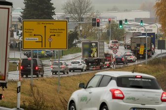 Bauarbeiten verzögern sich: Bundesstraße im Erzgebirge bleibt länger gesperrt - Die B 101 an der Heinzebank bleibt bis voraussichtlich Mittwoch voll gesperrt.