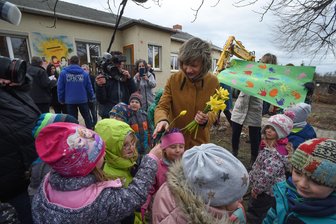 Baubeginn für neue Kita in Chemnitz-Reichenhain - Chemnitz Oberbürgermeisterin Barbara Ludwig und Kinder waren beim Spatenstich am Freitag dabei.