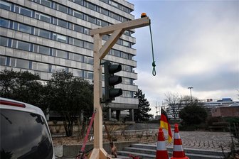 Bauernprotest in Chemnitz: Was sagen Polizei und Justiz zu Demo-Galgen? - Am Rande einer Kundgebung in Chemnitz war am Montag ein Transporter mit einem auf einen Anhänger montierten Galgen vorgefahren. Trotz eindeutiger Symbolik gab es zunächst keine Konsequenzen.