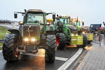 Bauernproteste am Montag im Vogtland: Berufsschulzentren stellen auf Homeschooling um - Bauernproteste mit gesperrten Autobahnauffahrten, blockierten Kreuzungen und Autokorsos werden ab Montag auch im Vogtland für eine Reihe von Behinderungen im Straßenverkehr sorgen.
