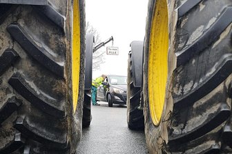 Bauernproteste im Vogtland: Geht es ab Montag weiter? - Bauernprotest durch Blockaden an Auffahrten zur A 72 im Vogtland.