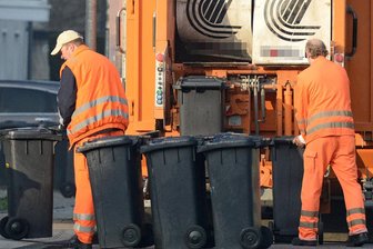 Bauernproteste: Müllentsorgung im Erzgebirge blockiert - Wegen der Blockaden im Erzgebirgskreis sind die Entsorgungsbetriebe mit ihren Tourenplänen zum Teil in Verzug geraten.