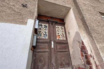 Baufällige Notunterkunft in Reichenbach hat bald ausgedient - In der Heinrich-Ludwig-Straße 41 befindet sich die aktuelle städtische Unterkunft für Obdachlose. Das Objekt ist abgewohnt und teils baufällig.