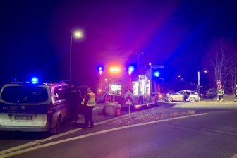 Bauhaus-Kreuzung in Plauen zwei Stunden gesperrt: Drei Verletzte nach Unfall - Die B 173 war zwischen A 72 und Plauen zeitweise voll gesperrt.