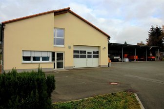 Bauhof in Steinberg bekommt neuen Traktor - Unter dem Dach des Bauhofes wird bald ein neuer Kommunaltraktor stehen.