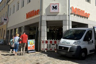 Baulärm bei Handelskette „Müller“ in Auerbach: Was wird da gebaut? - Der Eingangsbereich der „Müller“-Drogerie in Auerbach wird umgebaut.