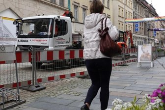 Baulärm in der Hauptstraße nervt noch bis Monatsende - Die Zwickauer Hauptstraße ist derzeit als Flaniermeile wenig attraktiv. Auch innerhalb der Aktion "Zwickau blüht auf" finden sich hier nur selten Farbtupfer.