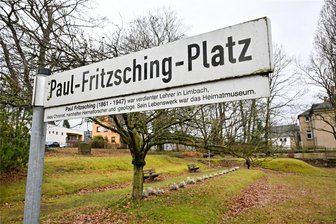Baum am Paul-Fritzsching-Platz in Limbach-Oberfrohna weg: Was hat es mit der spontanen Fällung auf sich? - Ein großer Baum am Paul-Fritzsching-Platz war am Montag plötzlich weg. Was hat es damit auf sich?