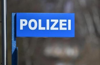 Baum angesägt und Straße blockiert - Polizei sucht Täter - 