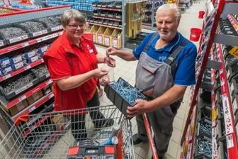 Baumarkt hat in Olbernhau eröffnet - Der Heidersdorfer Bernd Giesel gehörte in dieser Woche zu den ersten Kunden, die der neu eröffneten Filiale der Fishbull Franz Fischer Qualitätswerkzeuge GmbH im Olbernhauer Ortsteil Niederneuschönberg einen Besuch abstatteten.