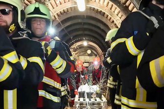 Baumpflanz-Challenge im Erzgebirge: Feuerwehrleute machen niemals halbe Sachen - „Nicht nur im Einsatz arbeiten wir zusammen, sondern auch wenn es darum geht unserer Umwelt etwas Gutes zu tun!“, heißt es im Clip der Freiwilligen Feuerwehr Bad Schlema zur Baumpflanz-Challenge.