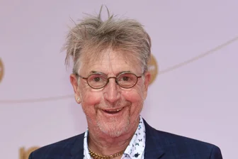Baumpflanz-Challenge: Vogtländer fordern deutschen TV-Star heraus - Martin Semmelrogge drehte im Juli in Bad Brambach. Nun fordert der Kurort ihn heraus.