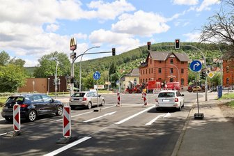 Baustelle an McDonalds-Kreuzung in Aue: Bundesstraße jetzt gesperrt, Zubringer dafür frei - Die McDonalds-Kreuzung in Aue am Mittwochvormittag: Autofahrer müssen sich an eine neue Verkehrsführung gewöhnen.