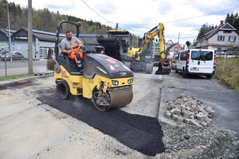 Baustelle auf Bundesstraße im Vogtland: Erste Etappe fast geschafft - Die B 283 in Zwota wird derzeit erneuert. Bis August müssen Autofahrer Umwege fahren.