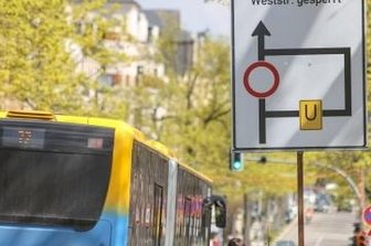 Baustelle auf Weststraße beginnt mit Verspätung - Tagelang nur ausgeschildert, ist die Weststraße seit Freitag nun auch tatsächlich gesperrt.