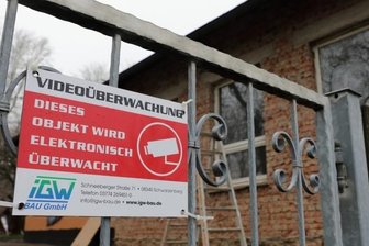 Baustelle der Brückenbergschule nach Vorfällen videoüberwacht - Die Baustelle ist nun abgeriegelt und videoüberwacht. 