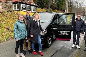 Baustelle in Bad Elster sorgt für Schulbus-Ärger - Weil baubedingt für einige Schüler der Evangelischen Oberschule an der Wagenhalle von Bad Elster Endstation ist, hat der CDU-Stadtverband ein Bus-Shuttle organisiert. 