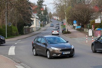 Baustelle in Meerane: Kreuzung an Hauptzufahrt wird für 55 Tage gesperrt - Blick zur Kreuzung von Äußerer Crimmitschauer Straße und Goethestraße in Meerane. Diese bleibt zwei Monate voll gesperrt.