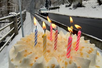 Baustelle in Mittweida wird sieben Jahre alt - Eine Torte gibt es auch zum siebenten Geburtstag des Notfußweges an der Burgstädter Straße.